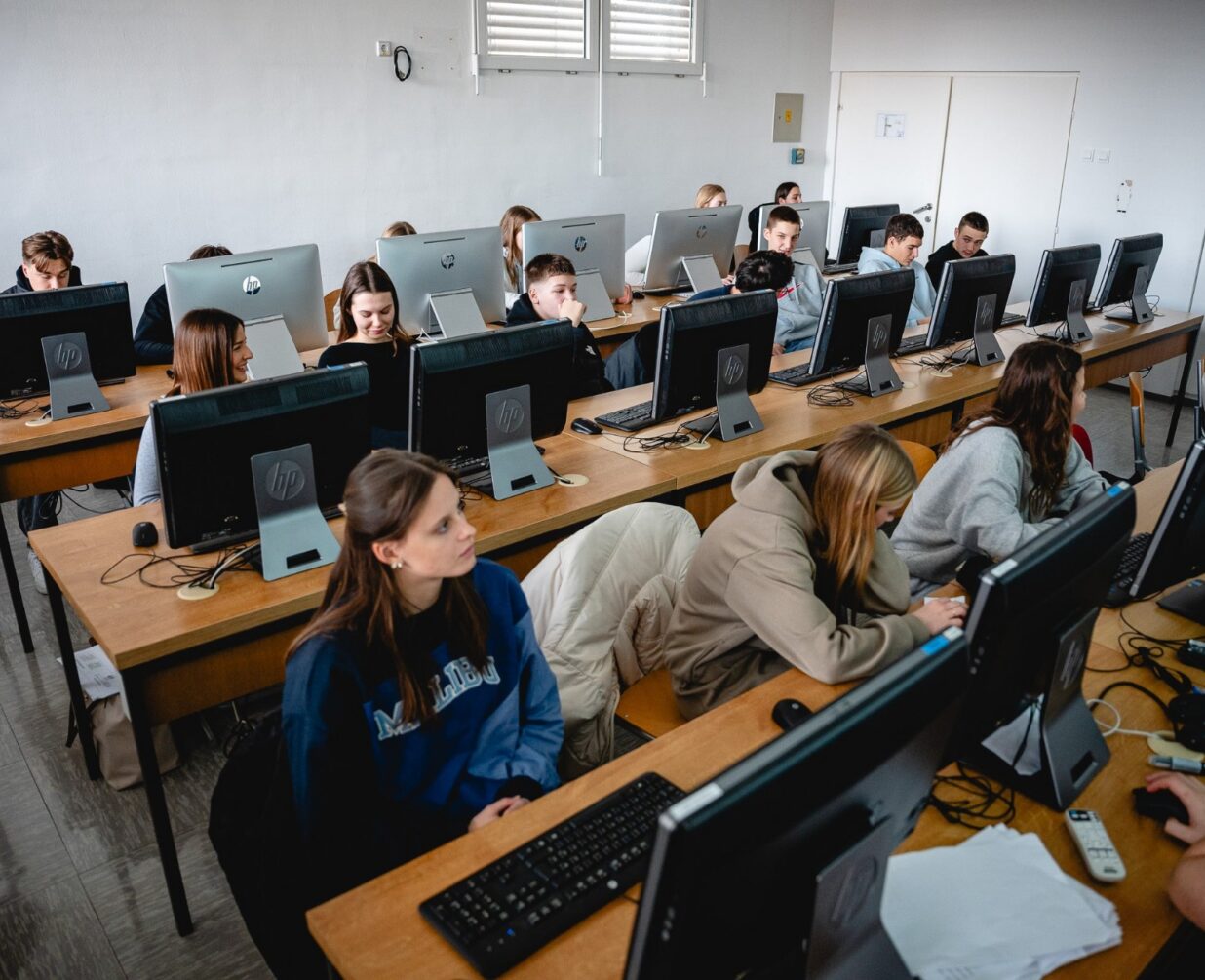 lzvu2-2025-3gimnazija