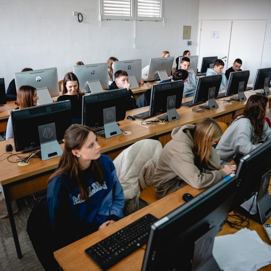 lzvu2-2025-3gimnazija
